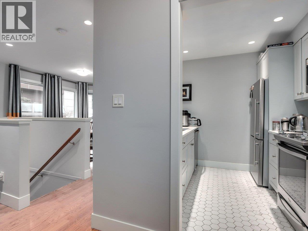 304 3711 Delbrook Avenue, North Vancouver, British Columbia  V7N 3Z4 - Photo 5 - R3078219