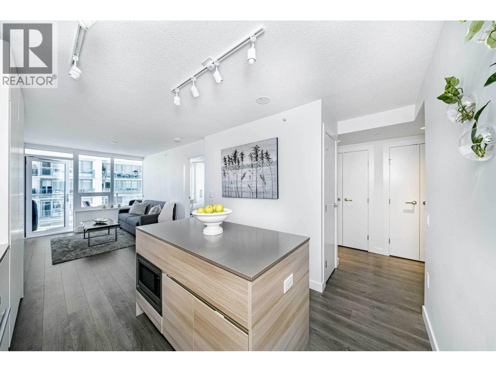 1306 988 Quayside Drive, New Westminster, British Columbia V3M 0L5 - Photo 1 - R3087047