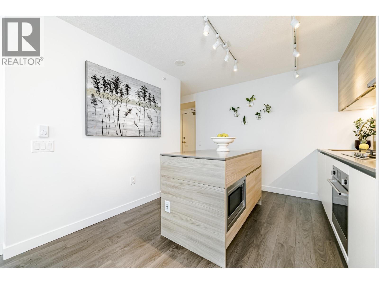 1306 988 Quayside Drive, New Westminster, British Columbia V3M 0L5 - Photo 2 - R3087047