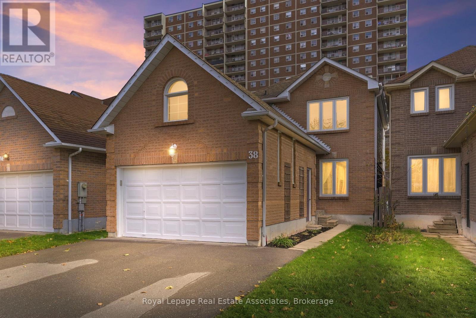 38 BLUEBELL CRESCENT, Whitby, Ontario