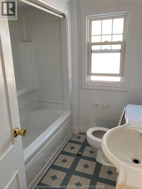 317 Askin, Windsor, Ontario  N9B 2X1 - Photo 5 - 26002634