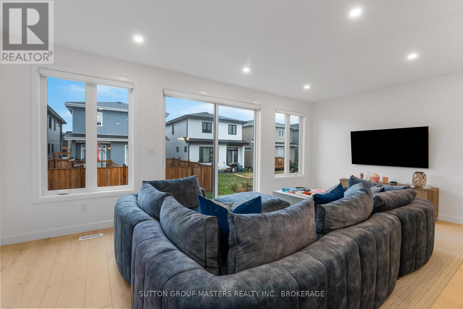 214 Superior Drive, Loyalist (Amherstview), Ontario  K7N 0E4 - Photo 6 - X12763296