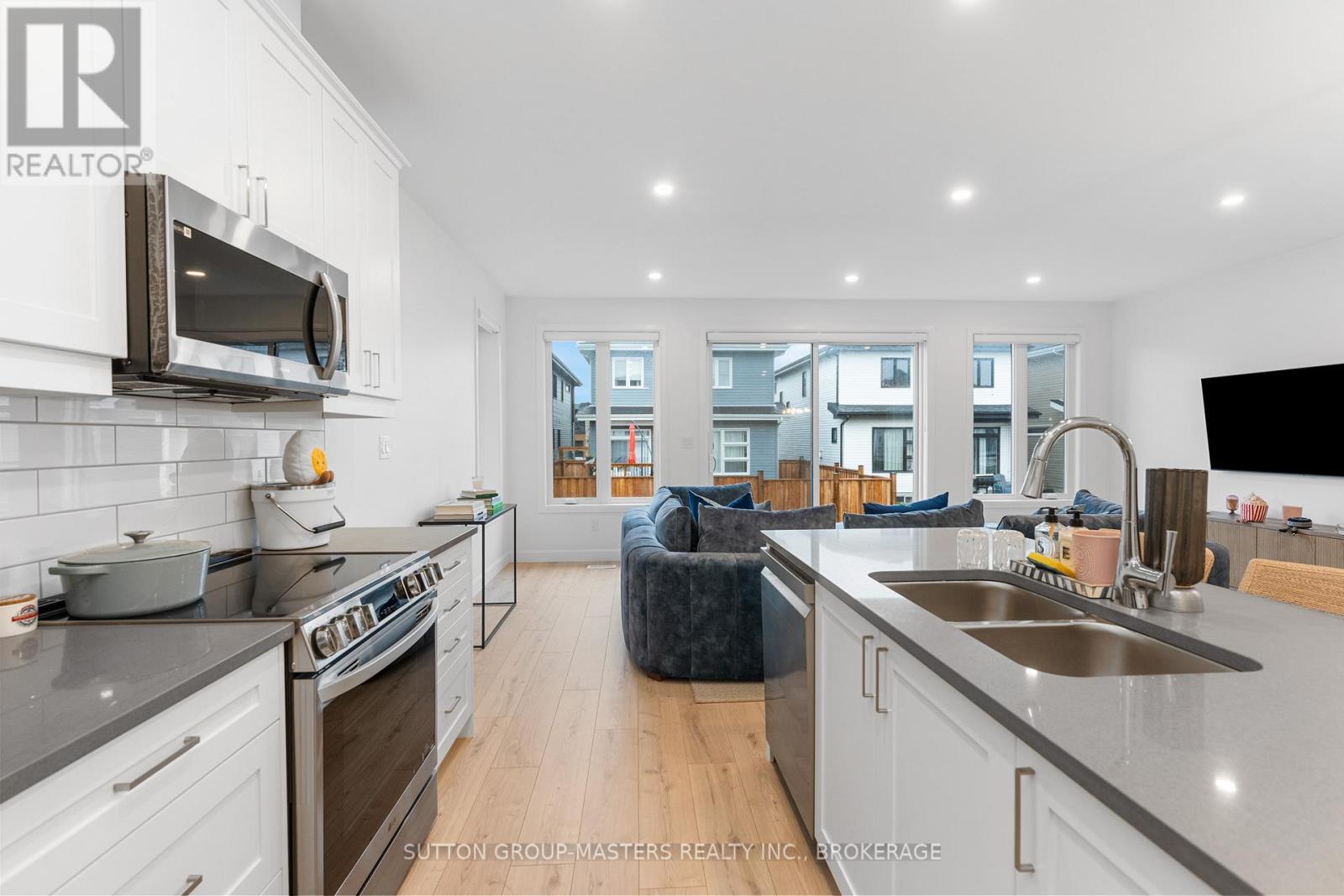 214 Superior Drive, Loyalist (Amherstview), Ontario  K7N 0E4 - Photo 9 - X12763296