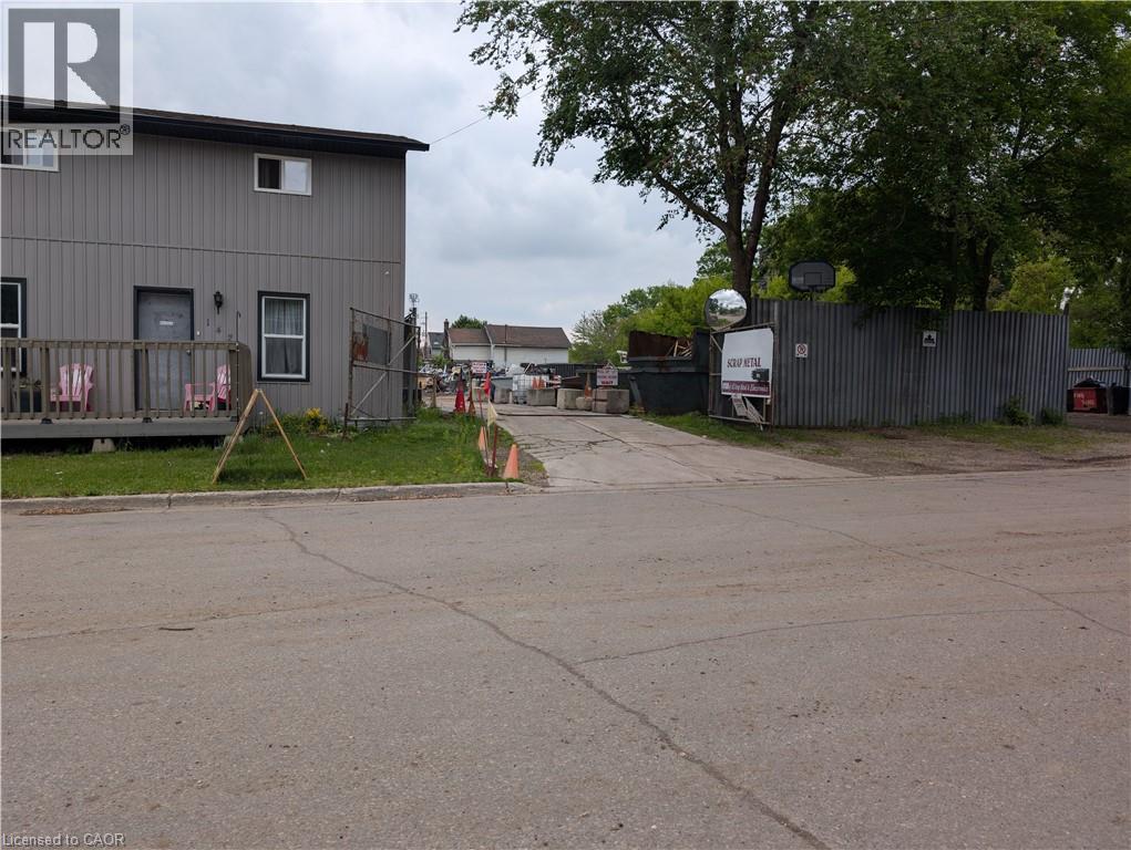 142 Charlotte Street, Brantford, Ontario  N3T 2X8 - Photo 1 - 40792421