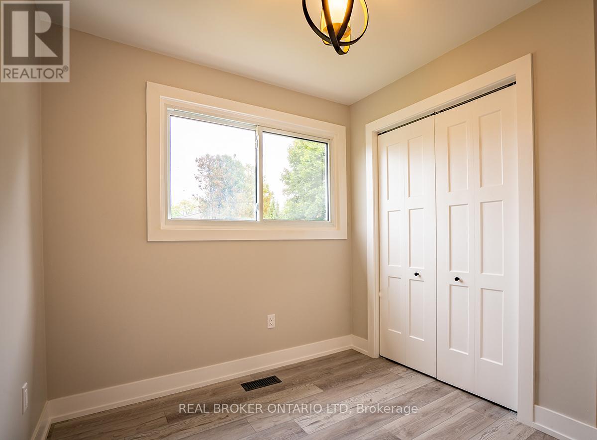 Photo 18 of 25 for 62 Barker Street