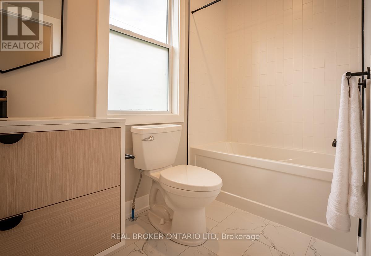 Photo 21 of 25 for 62 Barker Street