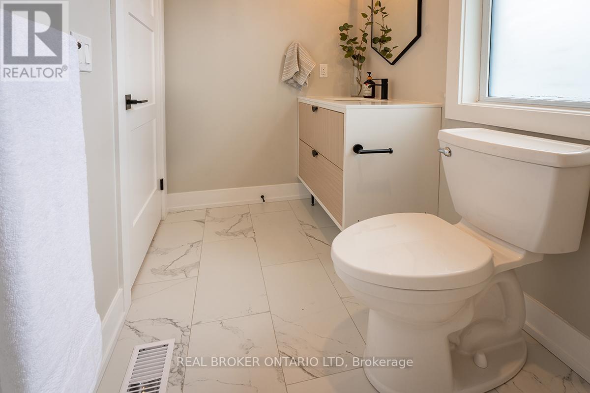 Photo 22 of 25 for 62 Barker Street