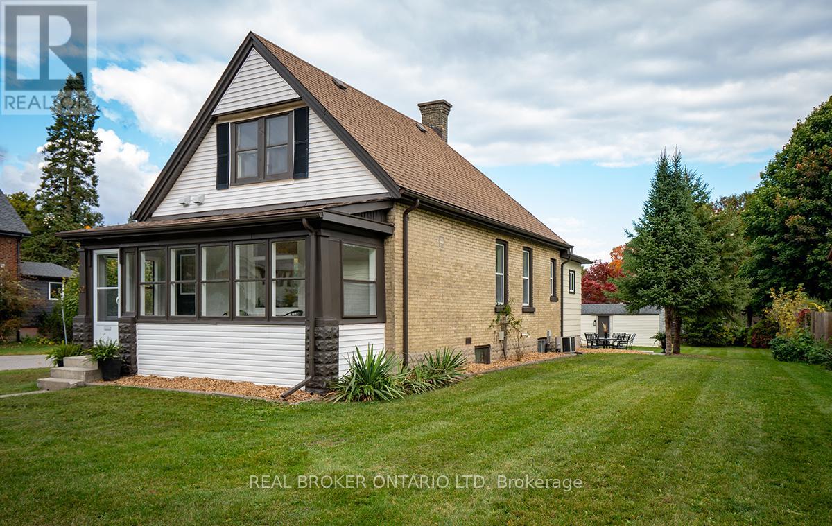 Photo 3 of 25 for 62 Barker Street