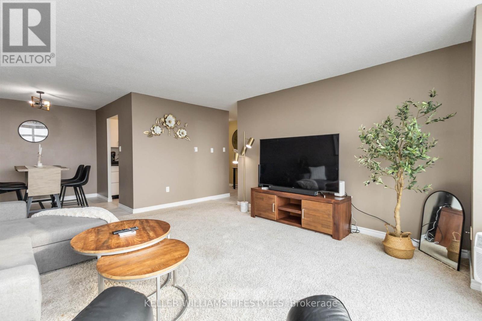 Photo 11 of 41 for 902 - 45 Pond Mills Road