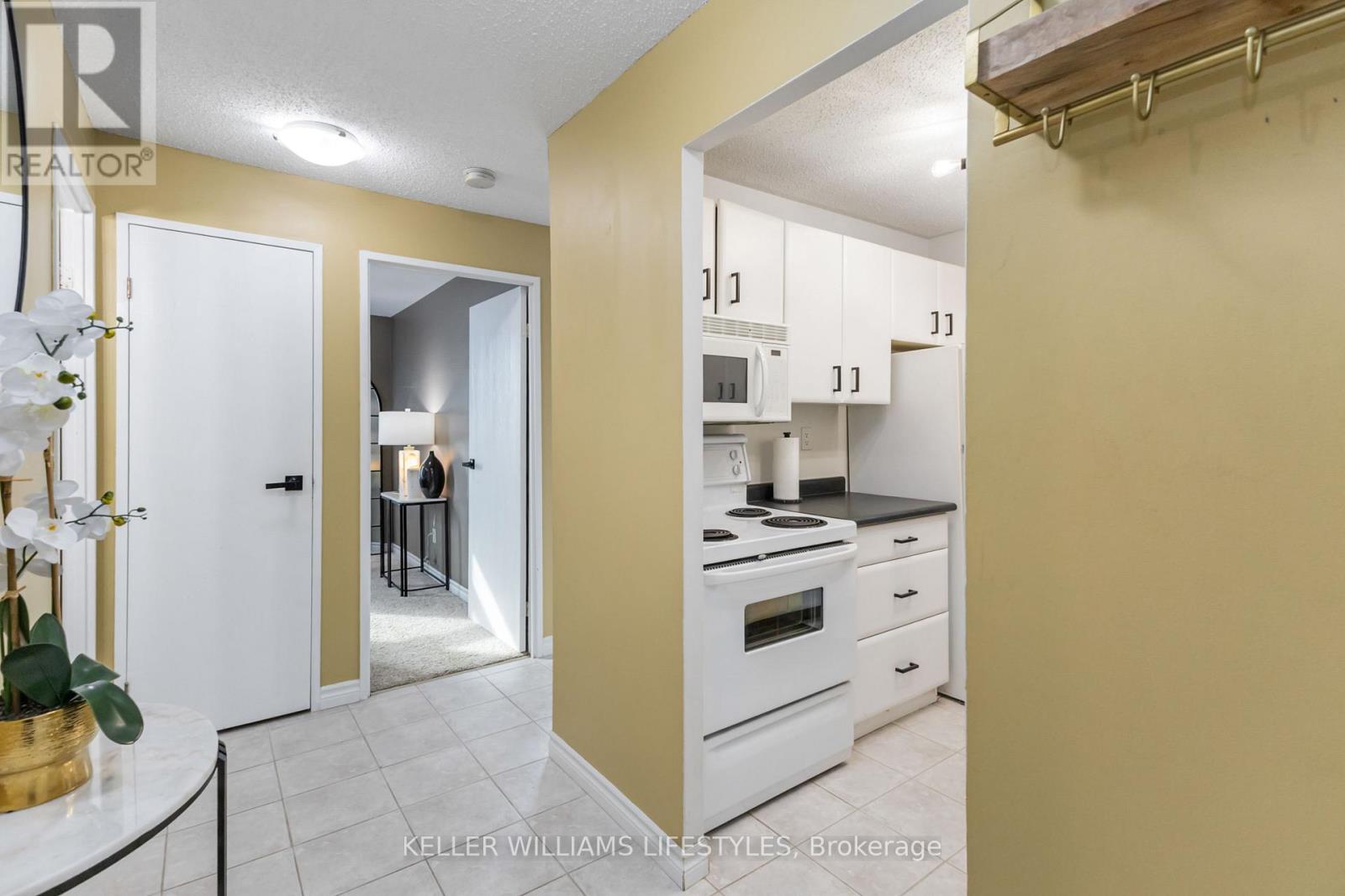 Photo 17 of 41 for 902 - 45 Pond Mills Road