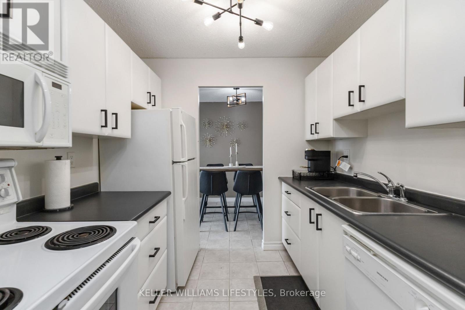 Photo 18 of 41 for 902 - 45 Pond Mills Road