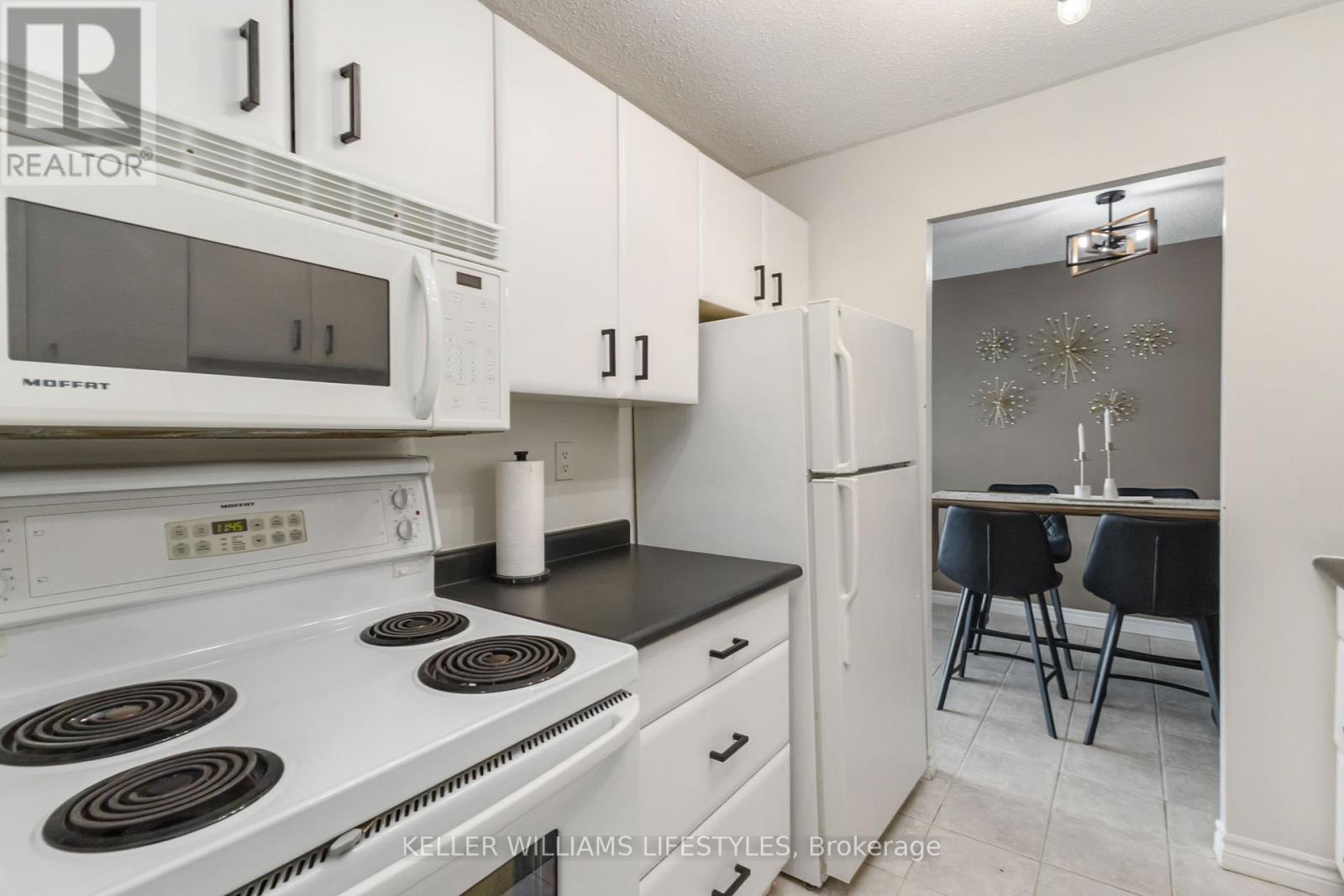 Photo 19 of 41 for 902 - 45 Pond Mills Road