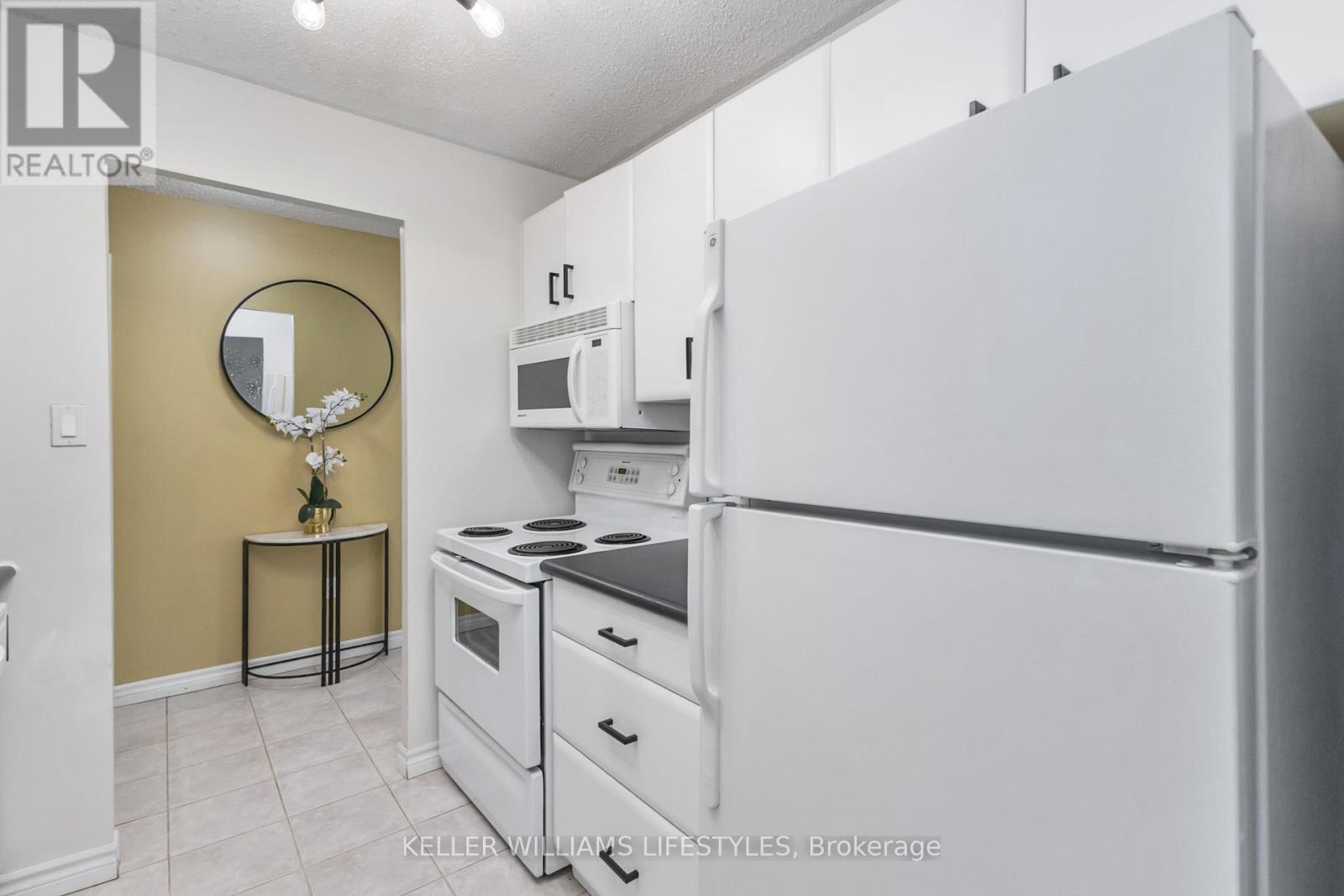 Photo 22 of 41 for 902 - 45 Pond Mills Road