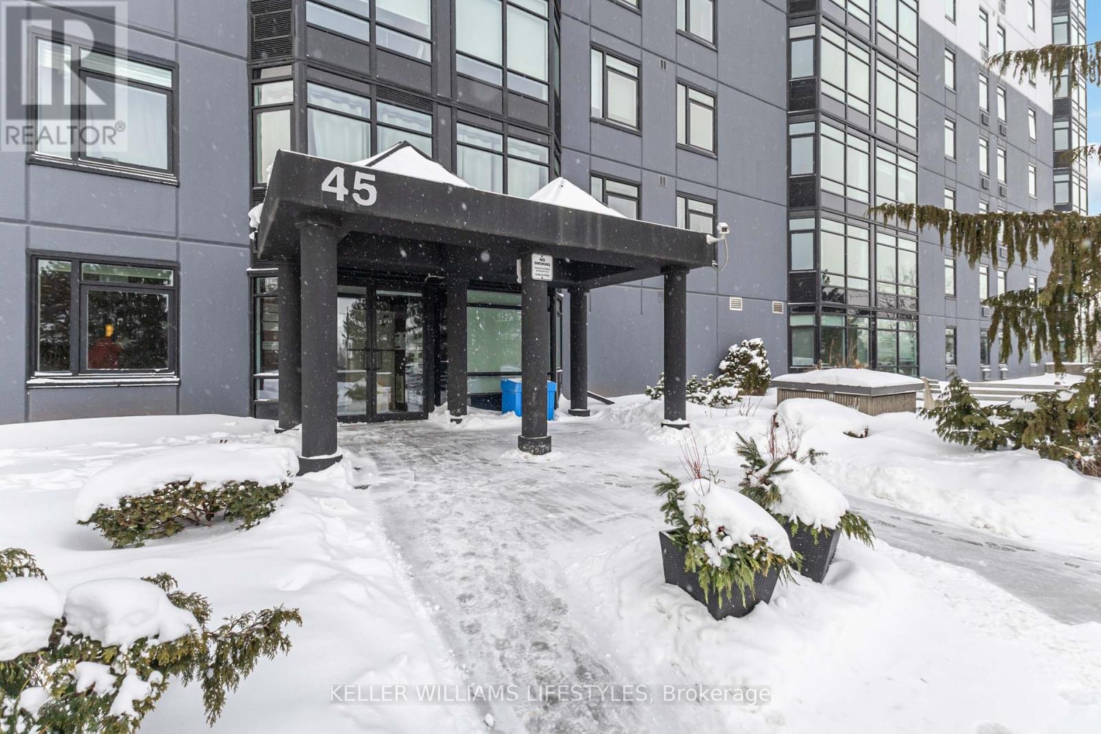 Photo 3 of 41 for 902 - 45 Pond Mills Road