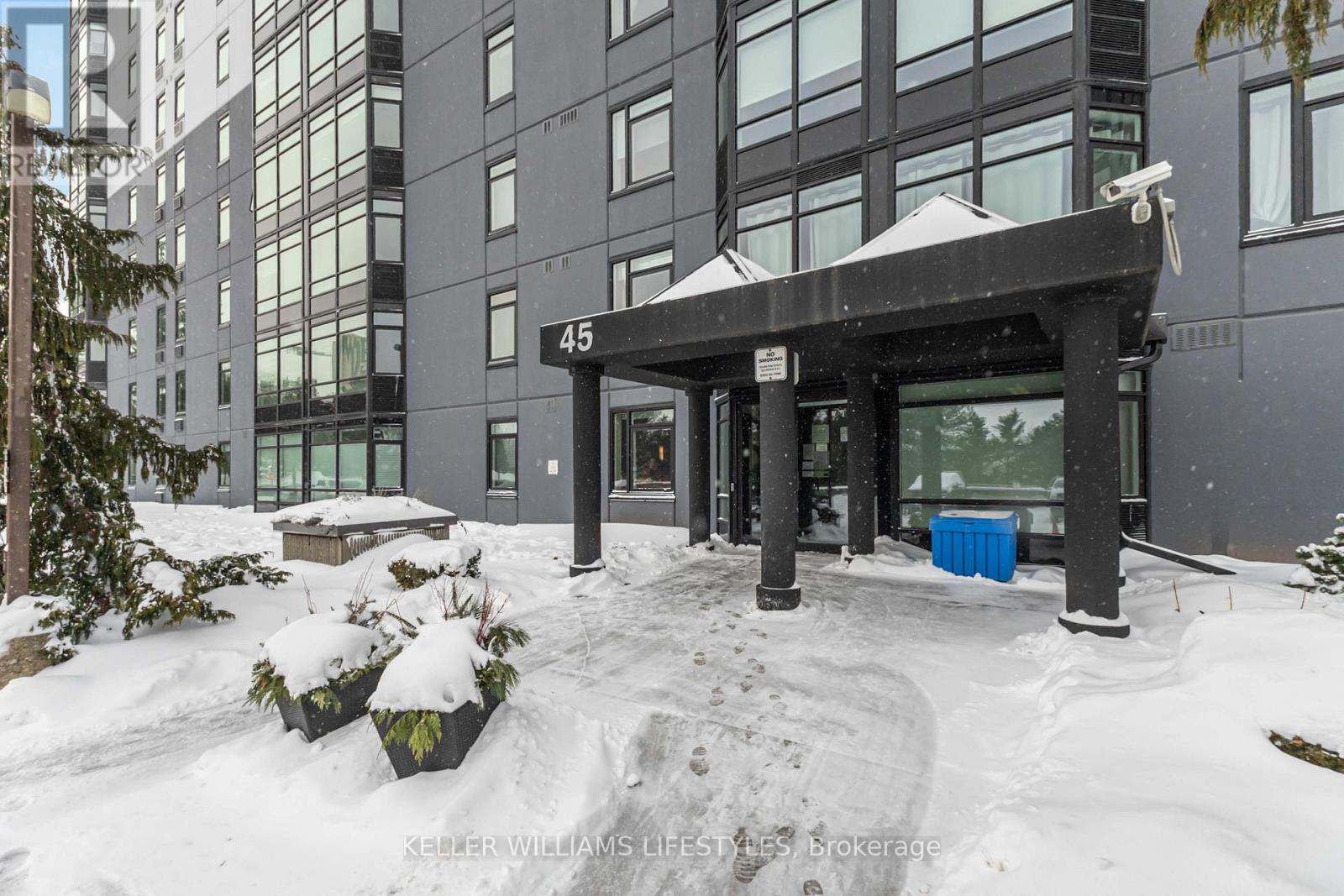 Photo 4 of 41 for 902 - 45 Pond Mills Road