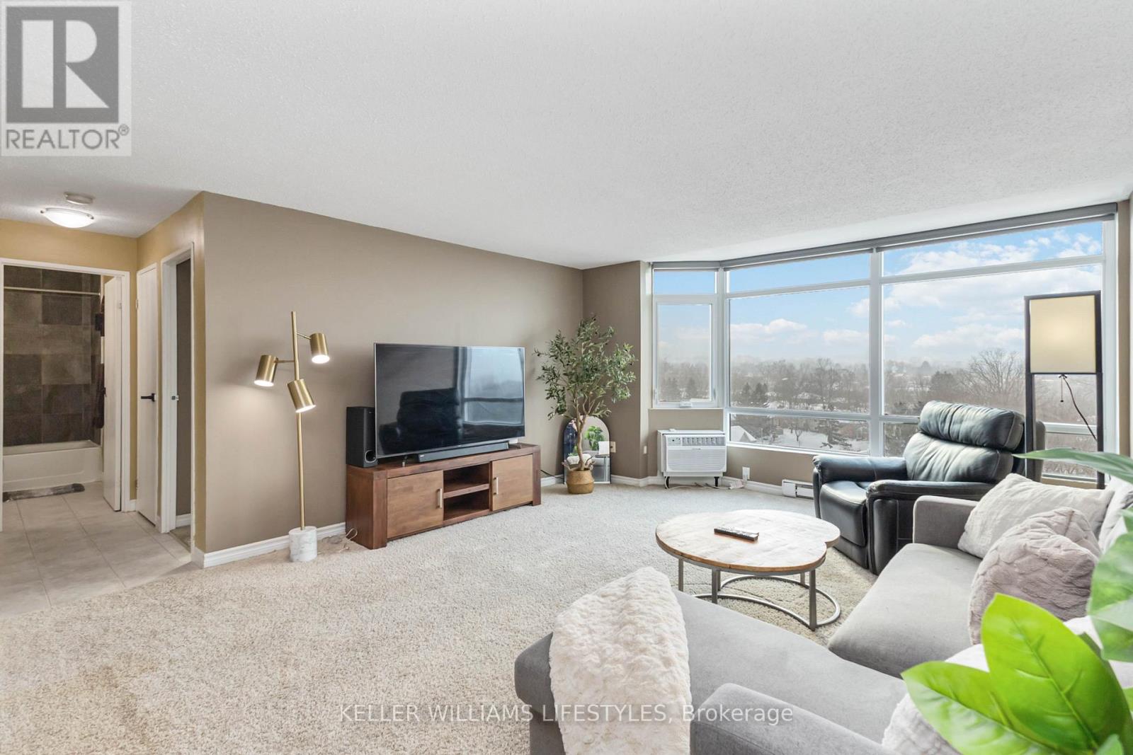 Photo 8 of 41 for 902 - 45 Pond Mills Road