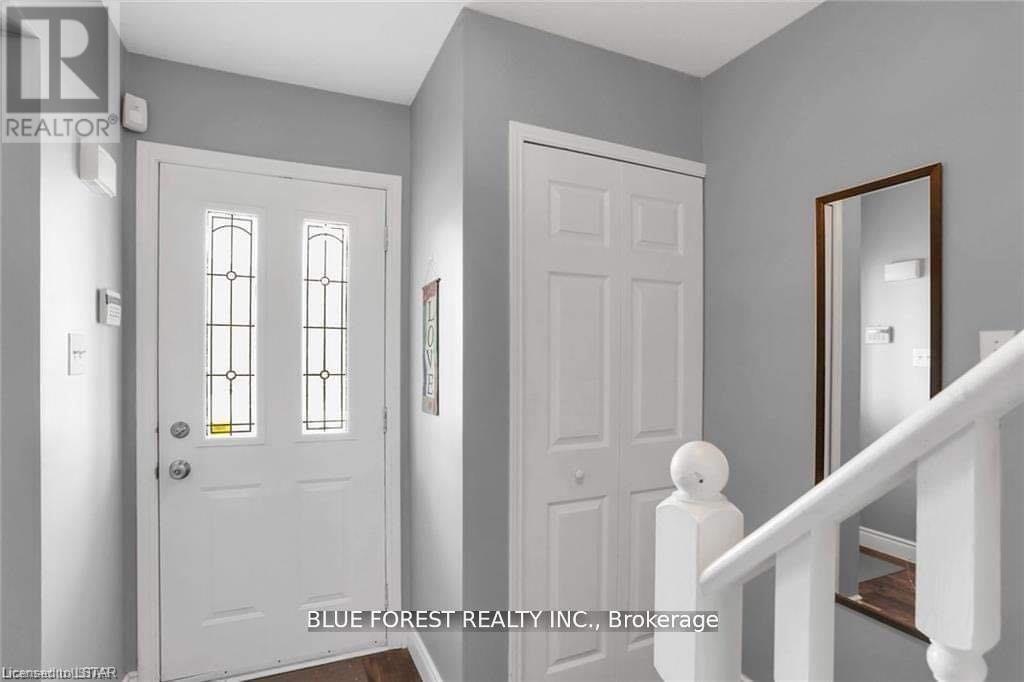 58 - 70 Chapman Court, London North, Ontario  N6G 4Z4 - Photo 2 - X12763186