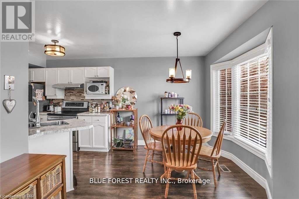 58 - 70 Chapman Court, London North, Ontario  N6G 4Z4 - Photo 3 - X12763186