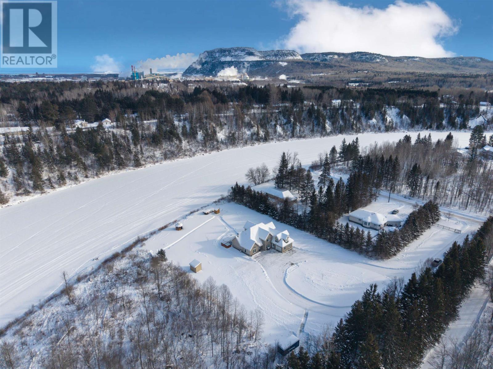 1009 Riverdale Rd, Thunder Bay, Ontario  P7J 1N3 - Photo 2 - TB2600168