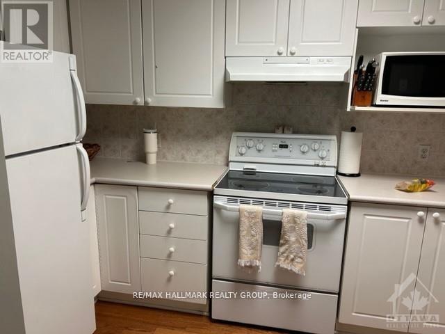 112e Centrepointe Drive, Ottawa, Ontario  K2G 6K3 - Photo 6 - X12763084