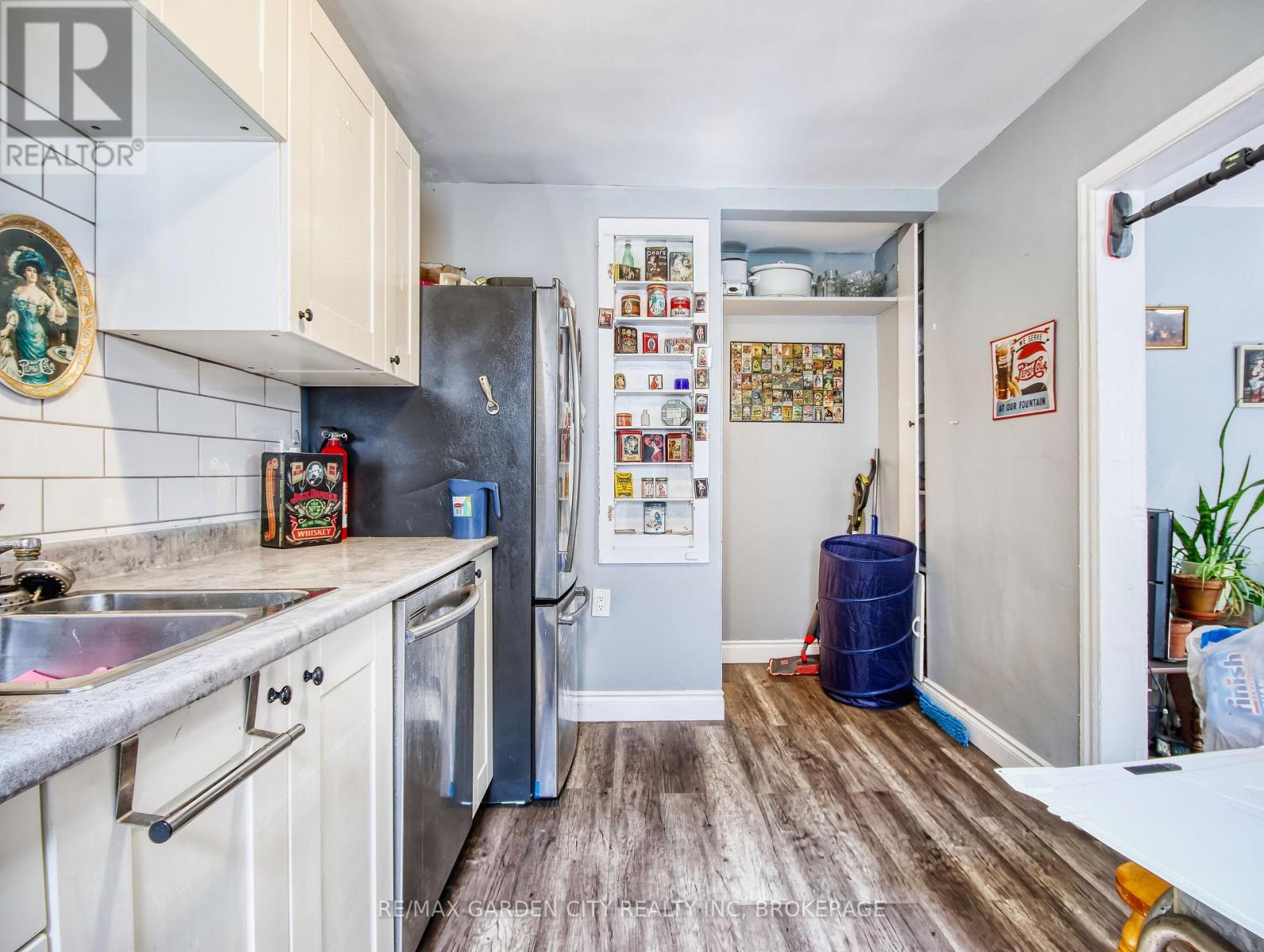 144 Welland Avenue, St. Catharines, Ontario  L2R 2N6 - Photo 6 - X12763260