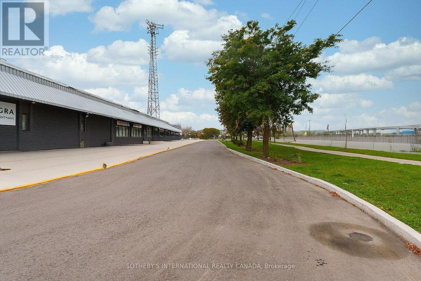 13 - 289 Rutherford Road, Brampton, Ontario  L6W 3R9 - Photo 2 - W12697390