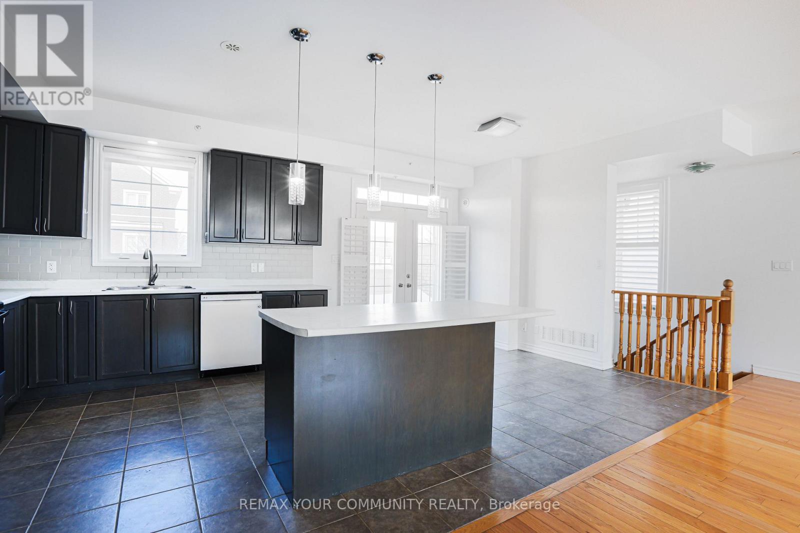 60 Cathedral High Heights E, Markham, Ontario  L6C 0P3 - Photo 6 - N12763102