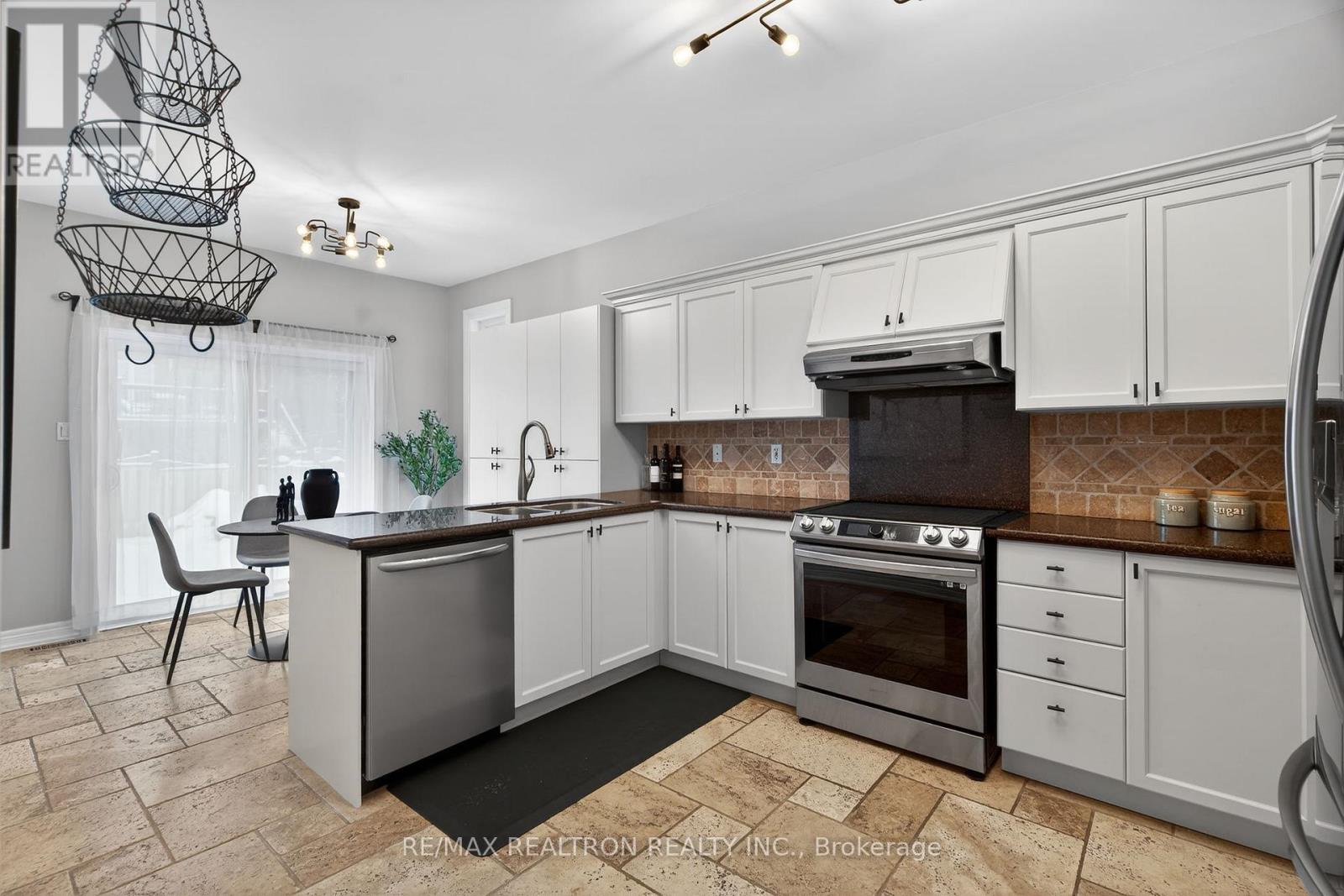 80 Gardiner Drive, Bradford West Gwillimbury, Ontario  L3Z 3G2 - Photo 10 - N12763274