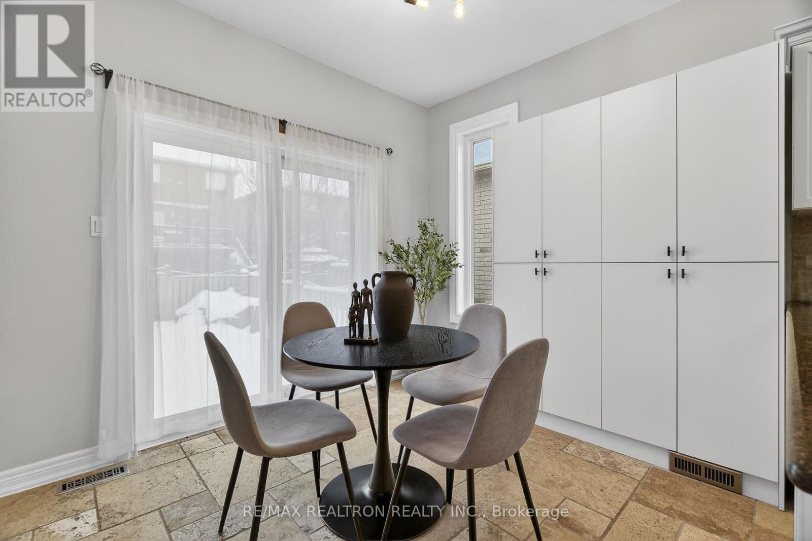 80 Gardiner Drive, Bradford West Gwillimbury, Ontario  L3Z 3G2 - Photo 12 - N12763274