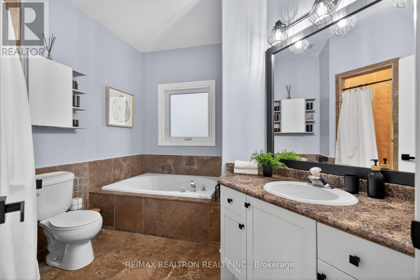 80 Gardiner Drive, Bradford West Gwillimbury, Ontario  L3Z 3G2 - Photo 17 - N12763274