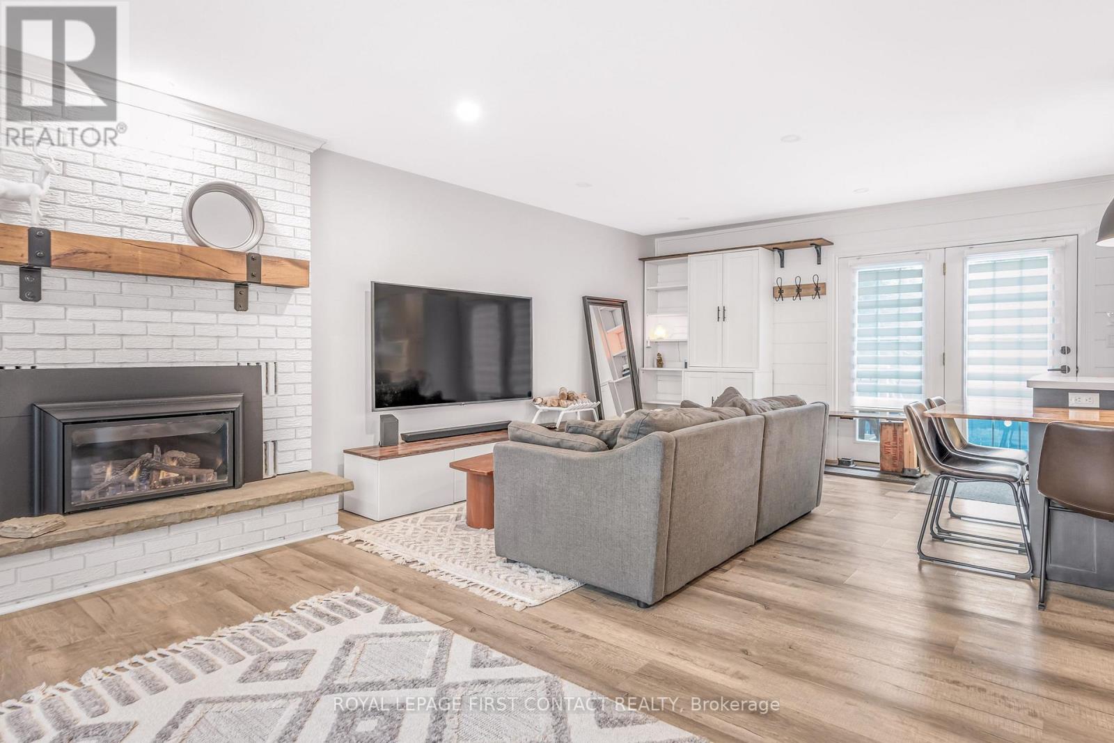 155 Napier Street, Barrie (Codrington), Ontario  L4M 1W7 - Photo 4 - S12763178