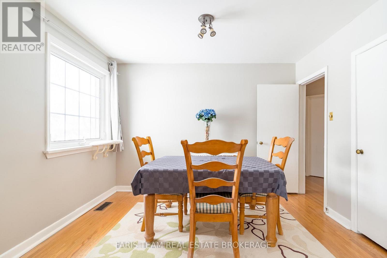 18 Newton Street, Barrie (Wellington), Ontario  L4M 3N3 - Photo 10 - S12763228