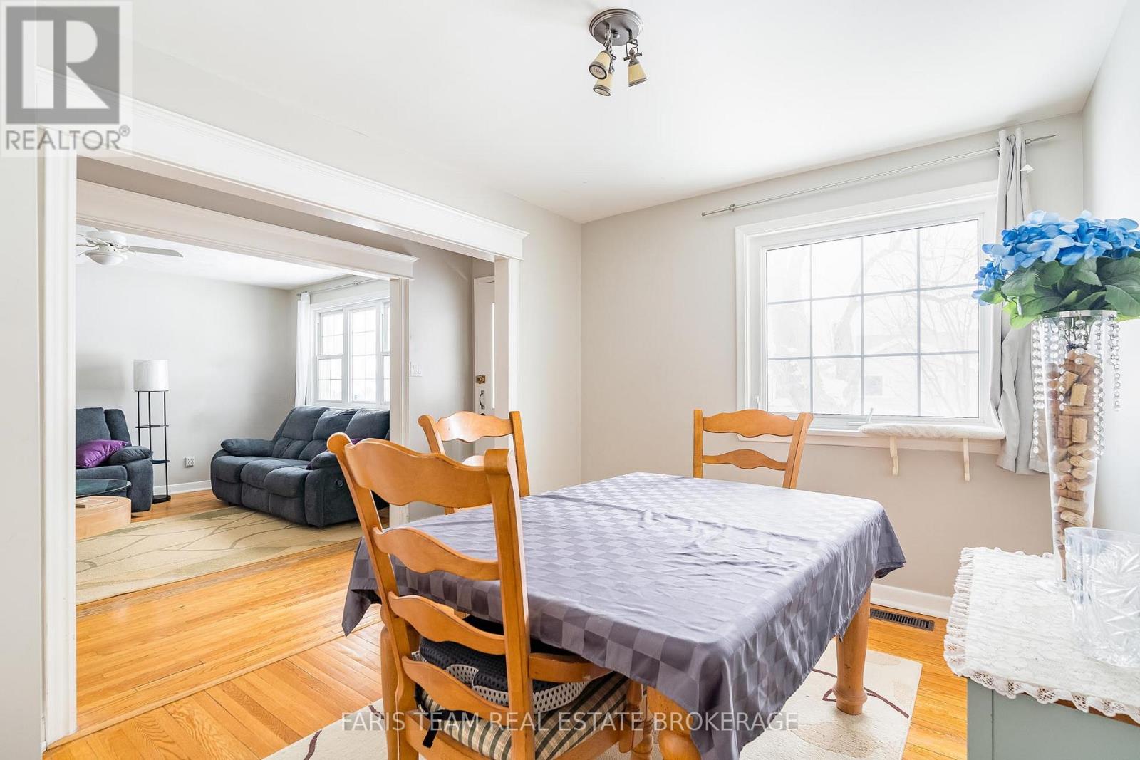 18 Newton Street, Barrie (Wellington), Ontario  L4M 3N3 - Photo 11 - S12763228