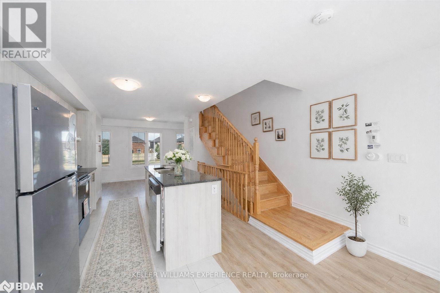 47 Pumpkin Corner Crescent, Barrie, Ontario  L9J 0T7 - Photo 3 - S12755438