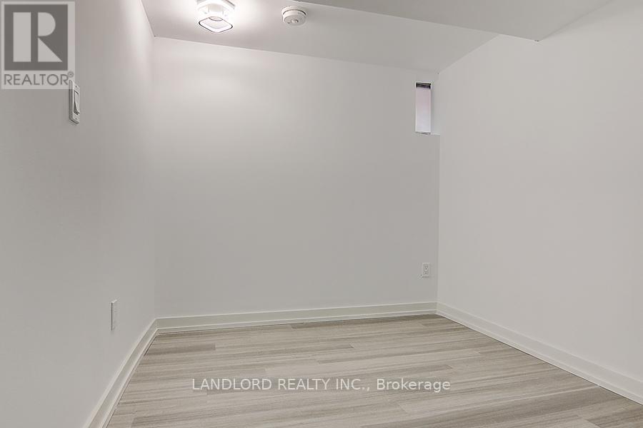 Lower - 56 Bicknell Avenue, Toronto, Ontario  M9M 4G5 - Photo 25 - W12763078