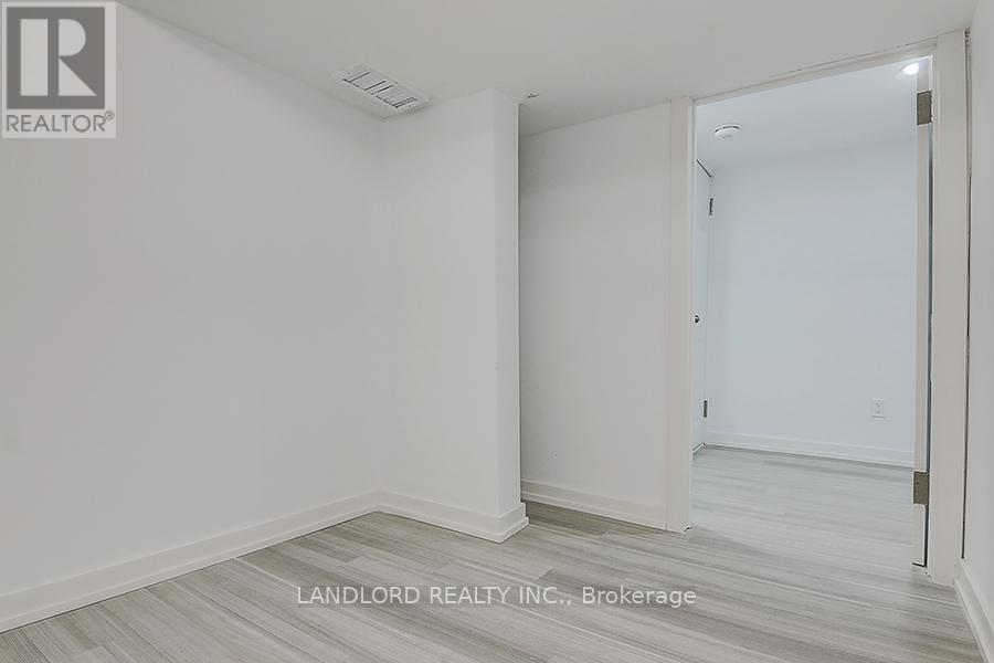 Lower - 56 Bicknell Avenue, Toronto, Ontario  M9M 4G5 - Photo 26 - W12763078