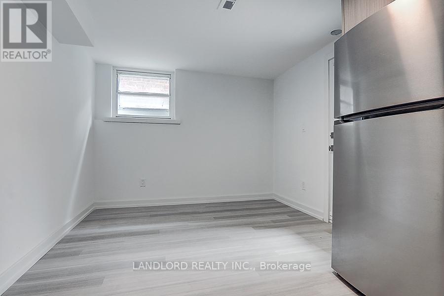 Lower - 56 Bicknell Avenue, Toronto, Ontario  M9M 4G5 - Photo 27 - W12763078