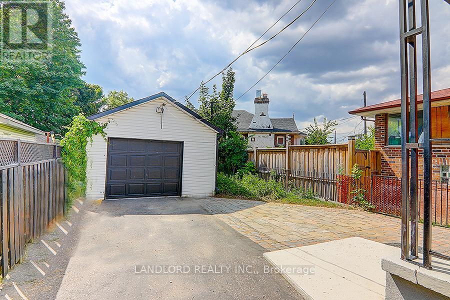 Lower - 56 Bicknell Avenue, Toronto, Ontario  M9M 4G5 - Photo 3 - W12763078
