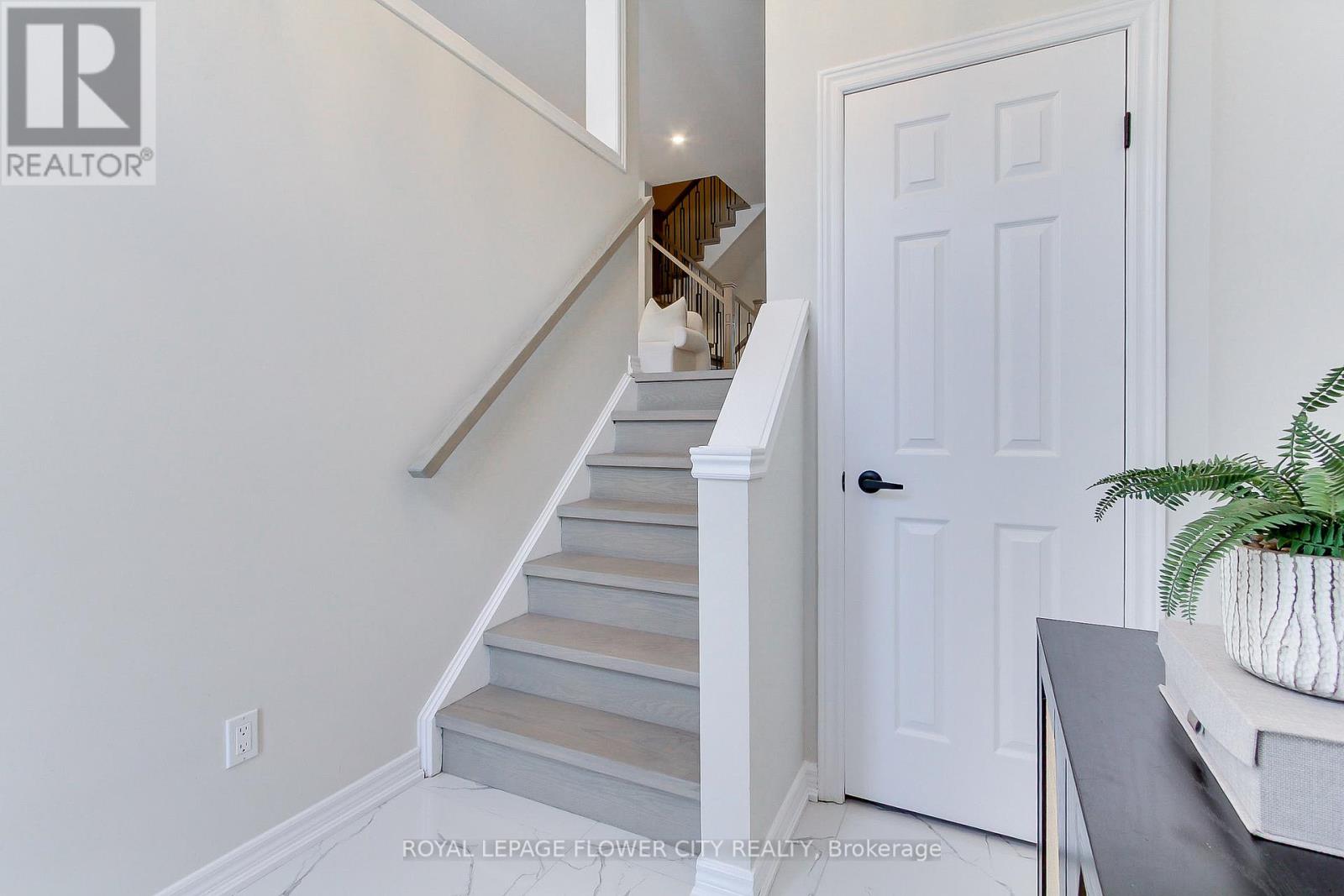 64 - 2280 Baronwood Drive, Oakville, Ontario  L6M 5J8 - Photo 3 - W12763090