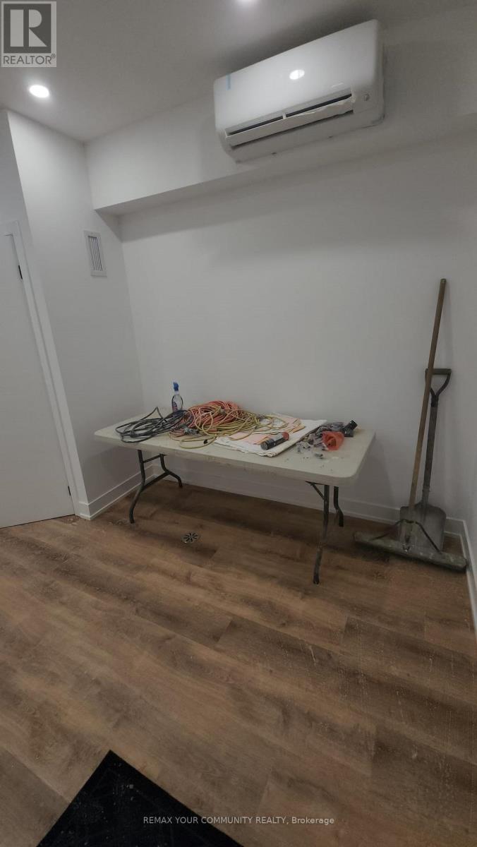 Lower - 983 Dovercourt Road, Toronto, Ontario  M6H 2X6 - Photo 7 - W12763108