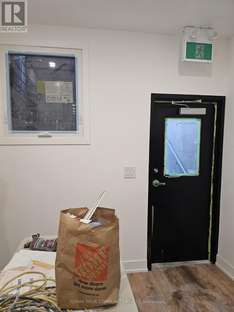 Lower - 983 Dovercourt Road, Toronto, Ontario  M6H 2X6 - Photo 9 - W12763108