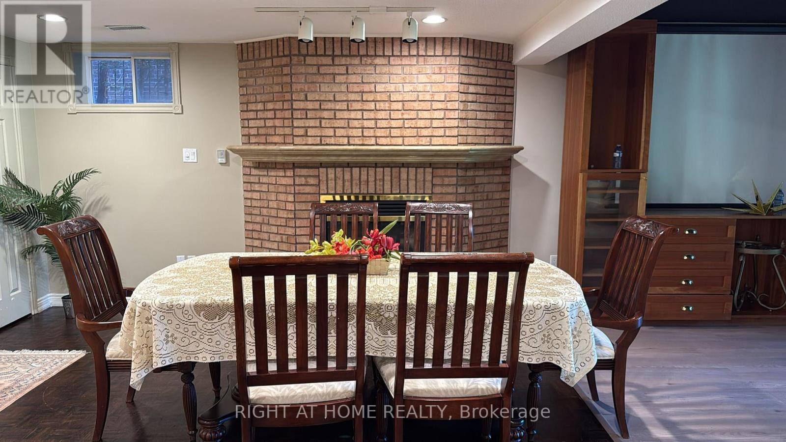 5059 Brandy Lane Court, Mississauga, Ontario  L5M 5A2 - Photo 4 - W12763142