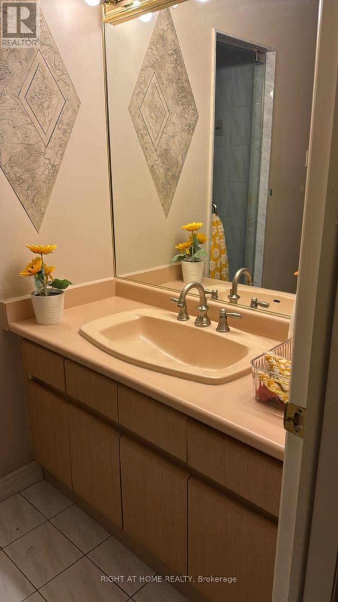 5059 Brandy Lane Court, Mississauga, Ontario  L5M 5A2 - Photo 6 - W12763142