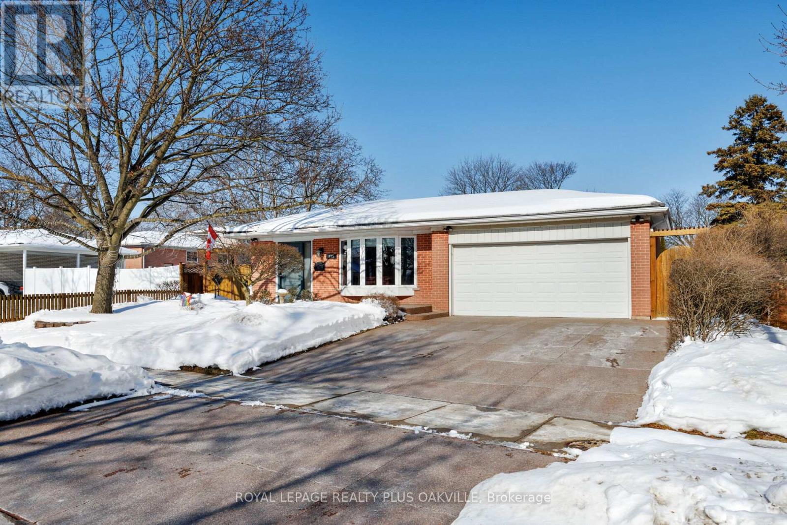 475 Sunset Drive, Oakville, Ontario  L6L 3N3 - Photo 2 - W12763146