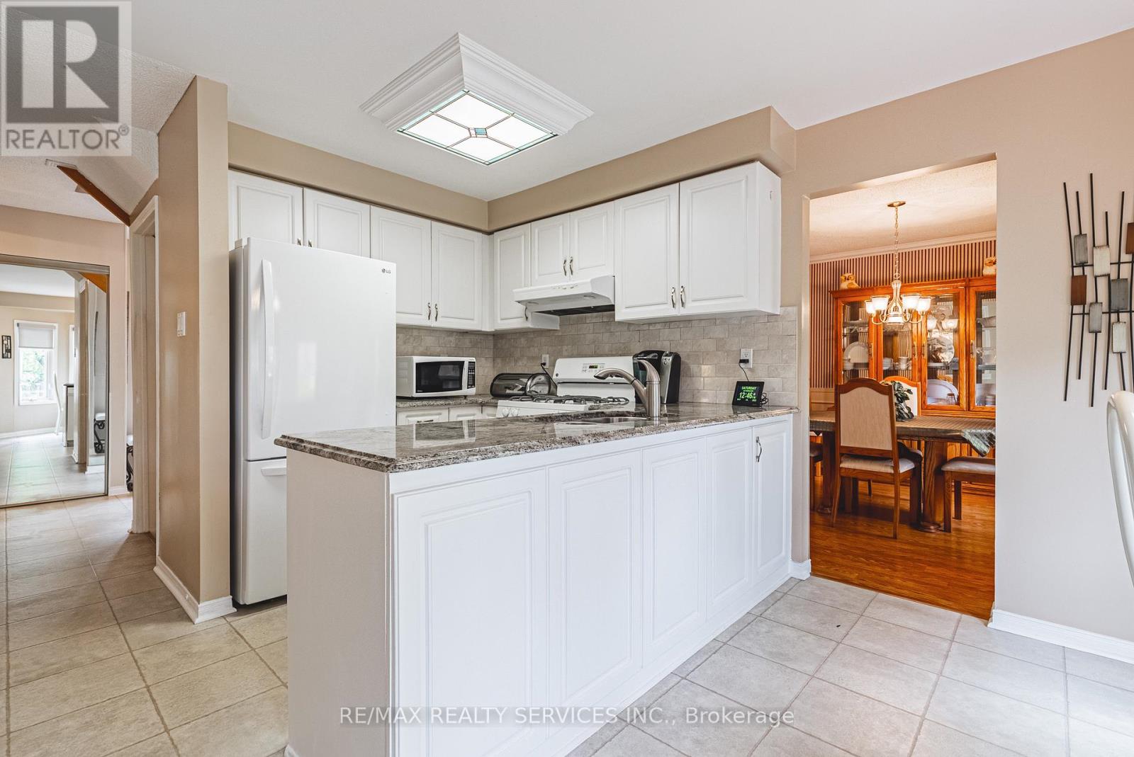 17 Cox Crescent, Brampton, Ontario  L6X 3G8 - Photo 11 - W12763162