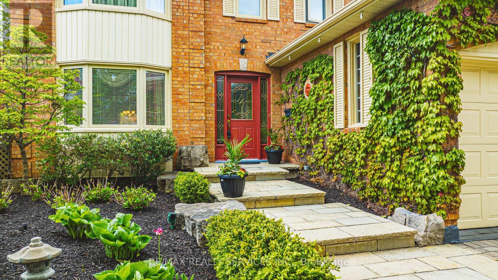 17 Cox Crescent, Brampton, Ontario  L6X 3G8 - Photo 2 - W12763162