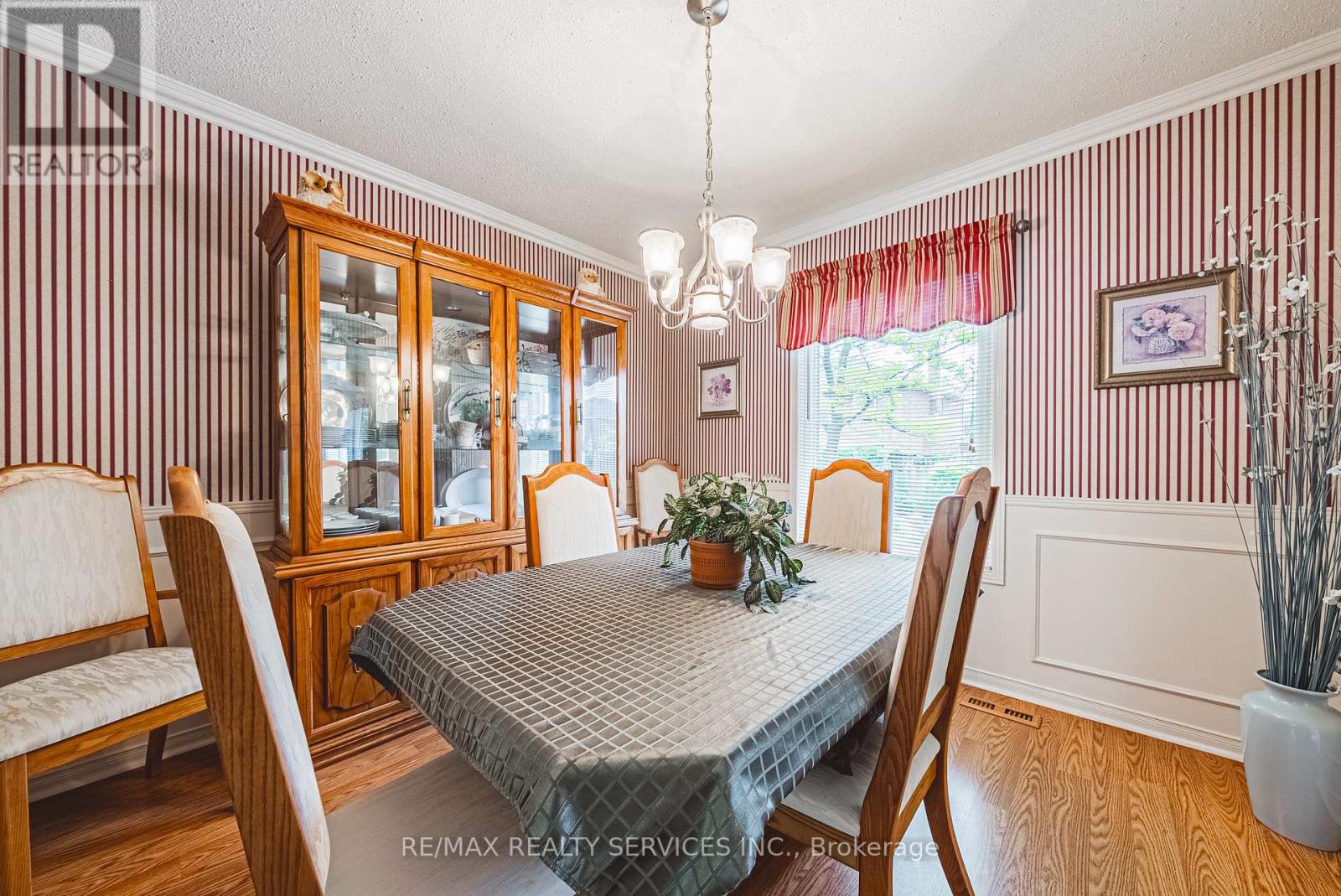 17 Cox Crescent, Brampton, Ontario  L6X 3G8 - Photo 6 - W12763162