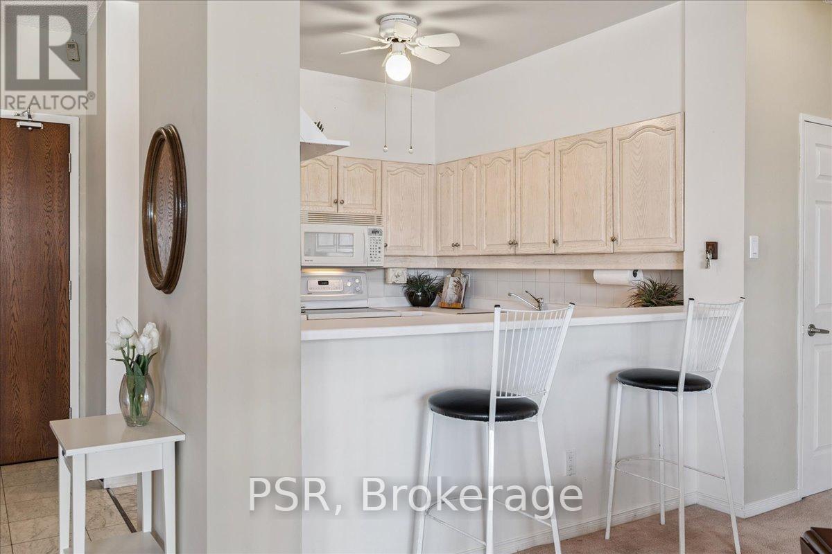 317 - 2511 Lakeshore Road W, Oakville, Ontario  L6L 6L9 - Photo 12 - W12763180