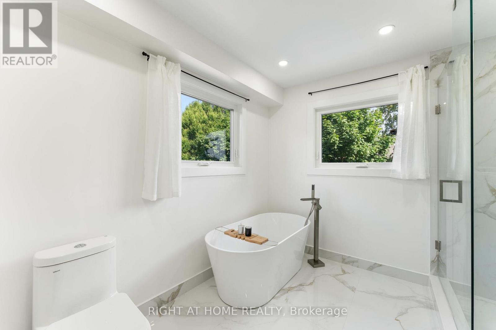 Room G - 1186 Glenashton Drive, Oakville, Ontario  L6H 5L7 - Photo 16 - W12763208