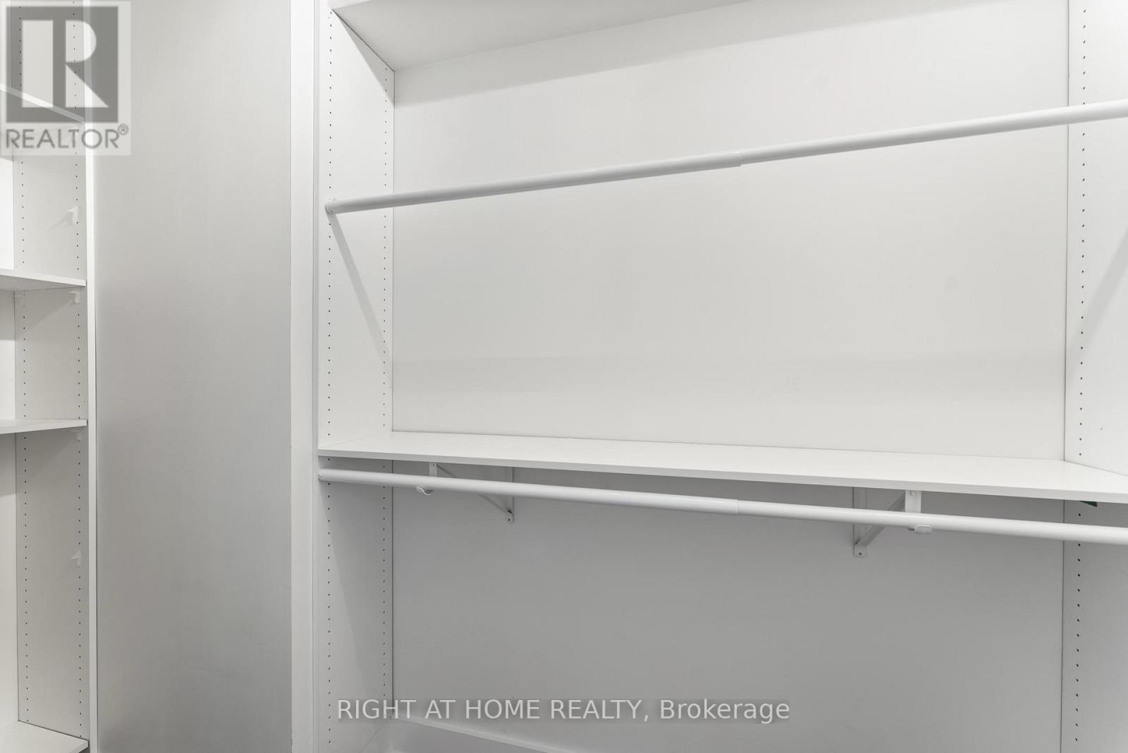 Room G - 1186 Glenashton Drive, Oakville, Ontario  L6H 5L7 - Photo 17 - W12763208